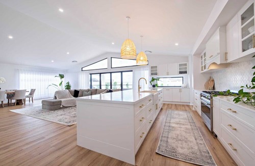 Dubbo House | Turon - Pool Entertainer, Elevated Luxury