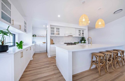 Dubbo House | Turon - Pool Entertainer, Elevated Luxury