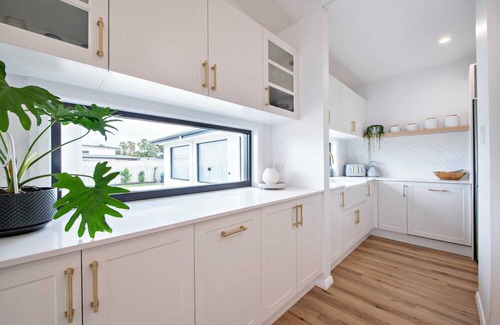 Dubbo House | Turon - Pool Entertainer, Elevated Luxury