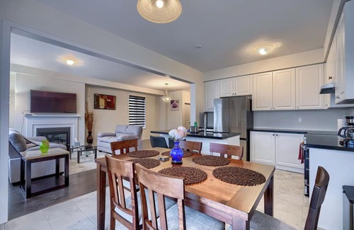 Cambridge House | 4BR Near Highway 401, King & Queens beds - Free Parking