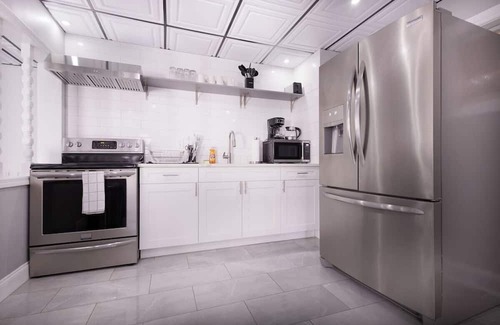 Niagara Falls House | Unique 4BR 3 Bath House minutes from the falls