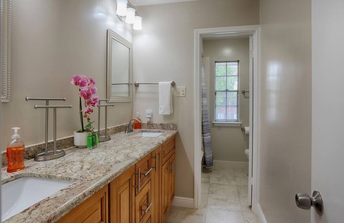 Kenner - Louis Armstrong International Airport Bed & Breakfast | Voodoo Vibes Villa - Family Favorite and comfort