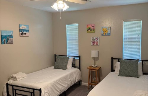Kenner - Louis Armstrong International Airport Bed & Breakfast | Voodoo Vibes Villa - Family Favorite and comfort