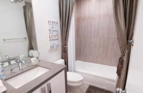 The Rose Garden Condo | Chic 2-bedroom condo with WiFi, AC in Palm Springs