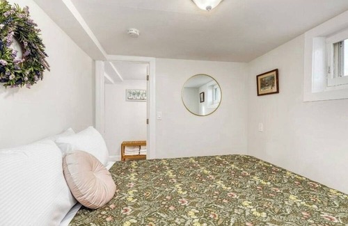 Sound Beach Apartment | Charming Hilltop one bedroom apartment in Sound Beach