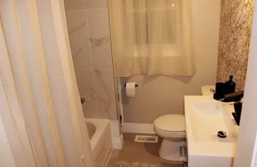 Port Colborne House | Cozy semi detached home in Port Colborne, Niagara's best kept secret