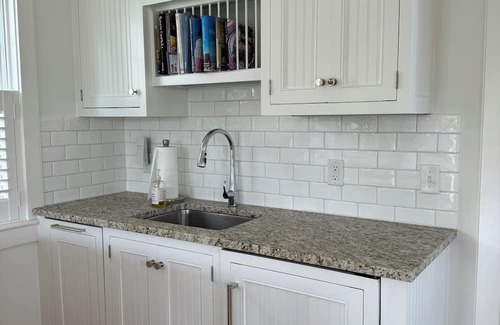 Brant Point Cottage | Clean/new loft cottage in fabulous Brant Point. Walk to town w/AC/heat, porch