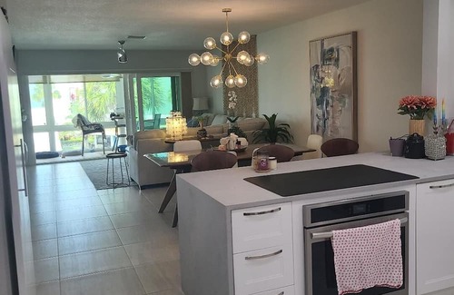 Sarasota Condo | DON'T FIGHT FOR PARKING! BEACH FRONT CONDO WITH GULF VIEWS! Modern, 2-bedroom