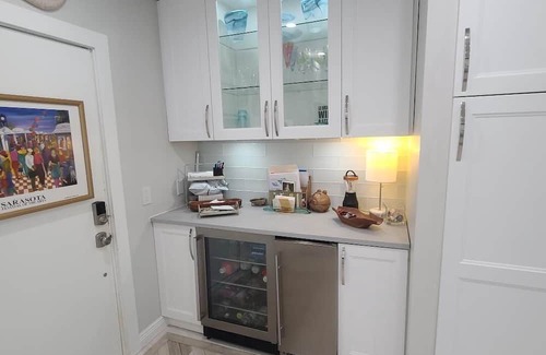 Sarasota Condo | DON'T FIGHT FOR PARKING! BEACH FRONT CONDO WITH GULF VIEWS! Modern, 2-bedroom