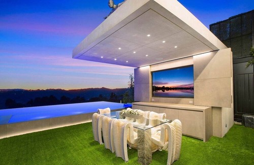 Beverly Hills House | Brand New immaculate modern home with incredible never to be disturbed panoramic views.