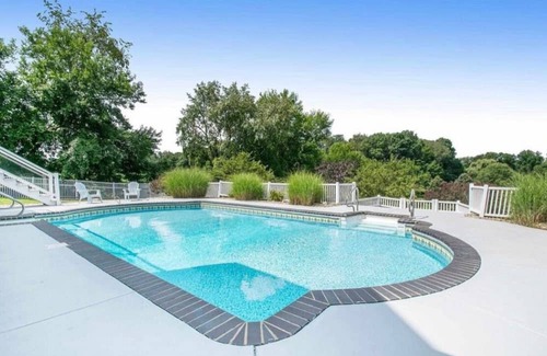 South Bend House | Spacious 4-bedroom house in charming South Bend, WiFi, Near Notre Dame