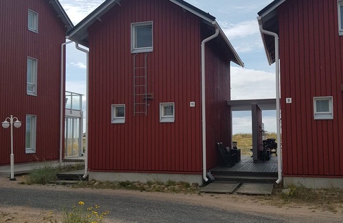 Hailuoto Cabin | Small beach house by the sea with an amazing view from the balcony. nnn