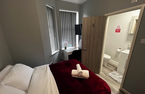 Coventry Bed & Breakfast | 5 bed Stylishly furnished & close proximity to the City centre and Coventry Uni