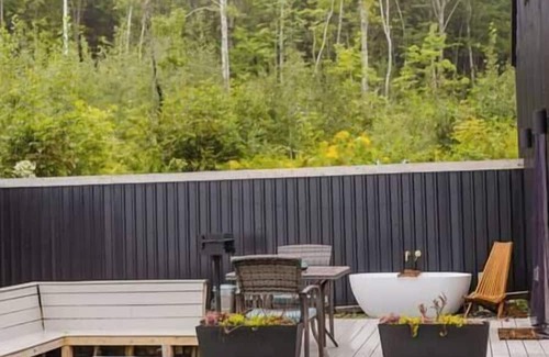 Liberty House | The Anthracite at Crie Hill - A Luxury Off-Grid Retreat