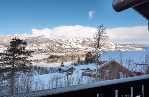 Hol Municipality Cabin | By the slopes! Cabin in Vestlia/Geilo sleeps 13. Modern, cozy, wifi.