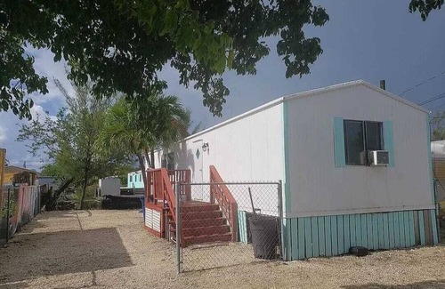 Little Torch Key House | Charming 2-bedroom mobile home with WiFi and AC in Summerland Key