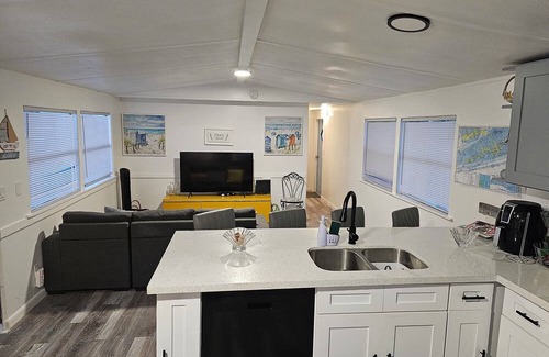 Little Torch Key House | Charming 2-bedroom mobile home with WiFi and AC in Summerland Key