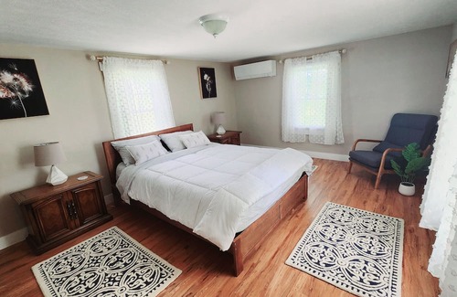 Quicksburg Other | Serenity Farmhouse - 2 Bedrooms, 1.38 Acres, Near Vineyards & Caverns