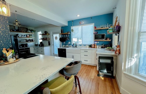 Irving Park House | Spacious Family Haven- Working Space and Kid Space