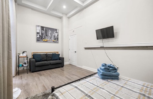 Scarborough Apartment | BIG PRIVATE ROOM with TERRACE in Scarborough