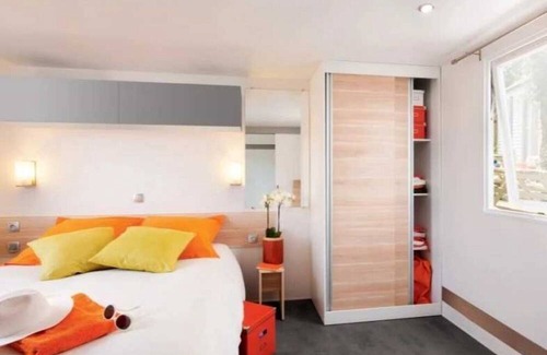 Canet-de-Salars House | Camping 4 étoiles - Parc aquatique - ccaaaai