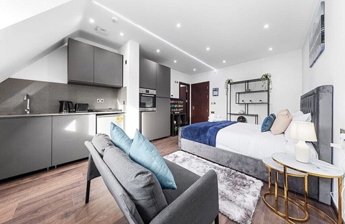 Golders Green Apartment | Stylish King Size Bed Studio near Central London