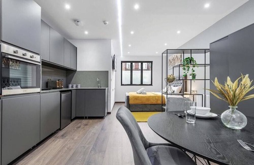 Golders Green Apartment | Luxury Studio in London Sleeps 4