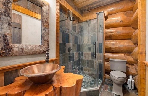 Talking Rock Cabin | Large and charming 4-bedroom log cabin in the Georgia mountains