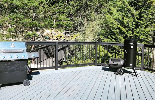 Pitt Meadows Cabin | Spacious 7-bedroom cabin in enjoyable Pitt Lake, BC