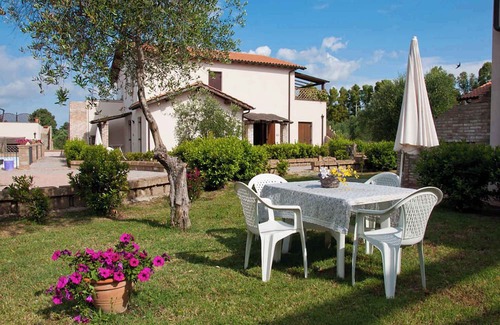 Follonica Apartment | Holiday apartment with pool and sun loungers
