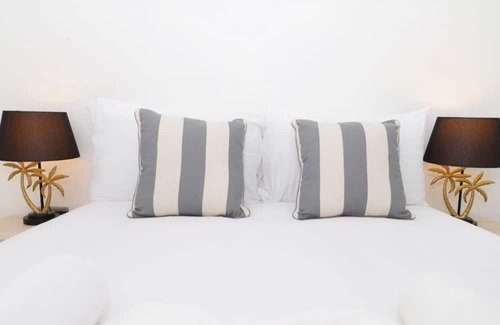 Lea Bridge Apartment | Spacious elegant apartment