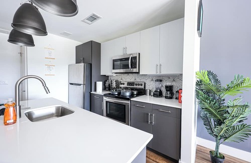 Brewerytown Apartment | Imagine a stylish escape in Glenwood, the epitome of urban luxury