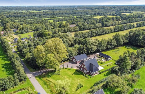 Triemen House | Luxurious stay in the middle of the Frisian countryside with whirlpool