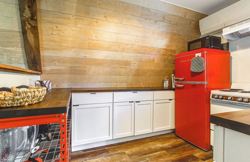 Oxford Cabin | Pet-Friendly Oxford A-Frame Cabin w/Fire Pit!