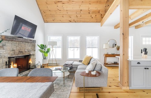 Narrowsburg House | Located in Narrowsburg, fenced in yard sleeps 4 & dog friendly!