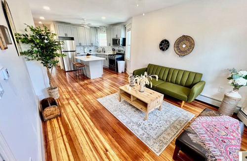 Castleton Corners Apartment | Apartment in Staten Island - 3BR - 24/7 Concierge, Parking Spot, High-Speed WiFi