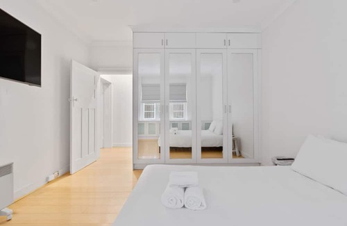 Bellevue Hill Apartment | Pet-Friendly Home Just Minutes from Bondi Beach