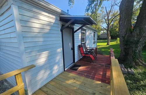 Marceline House | Charming 2-bedroom house with AC, WiFi in marvelous Marceline
