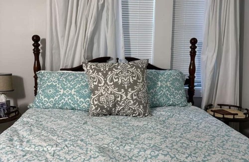 Hattiesburg House | Spacious luxury 1 BR Getaway Near USM, Midtown
