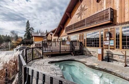 Sainte-Agathe-des-Monts House | Ezeras Chalet Ežeras - Perfect for 2 Couples or a Family of 4