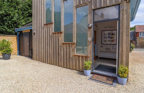 Sherborne Cottage | PUMP ROOM, romantic, with a garden in Sherborne
