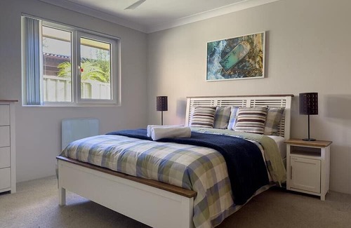 Kareela House | Kareela | Cozy Retreat with Creek Backyard