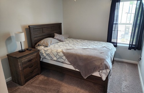 Lilburn House | Charming 3-bedroom townhome in Lilburn with WiFi, AC