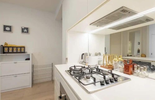 South Brisbane Apartment | Boutique & Quirky Private Residential Apartment at the heart of West End!