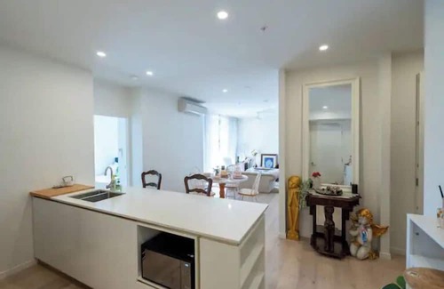 South Brisbane Apartment | Boutique & Quirky Private Residential Apartment at the heart of West End!