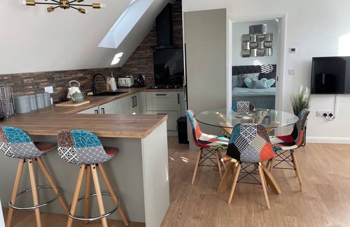 Glastonbury Apartment | Lovely modern apartment with balcony and fabulous views