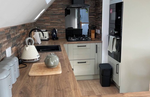 Glastonbury Apartment | Lovely modern apartment with balcony and fabulous views
