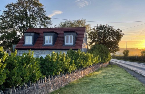 Glastonbury Apartment | Lovely modern apartment with balcony and fabulous views