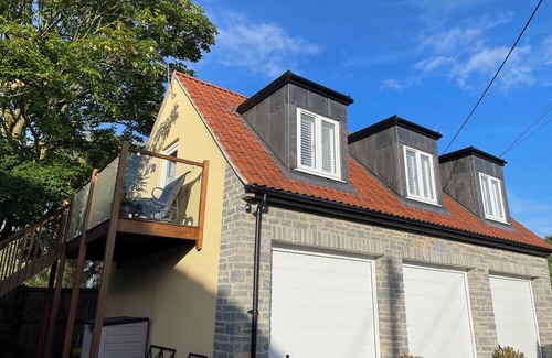 Glastonbury Apartment | Lovely modern apartment with balcony and fabulous views