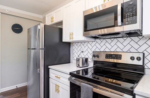 Cottage Line Apartment | Wave Suite /Right on the Beach!